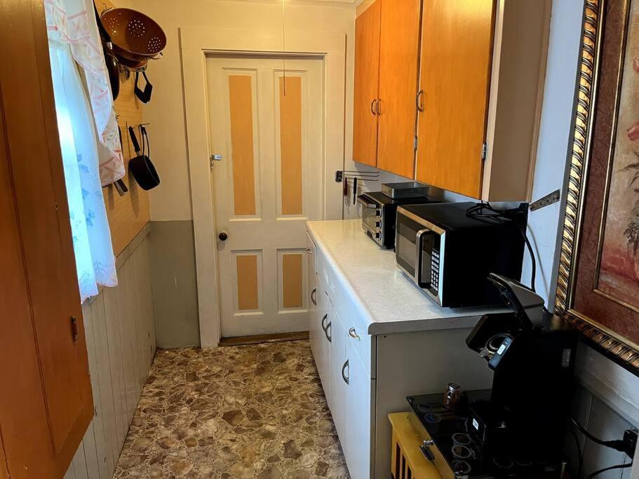 Cute 6-Bedroom Getaway In The Heart Of ליטלטון מראה חיצוני תמונה