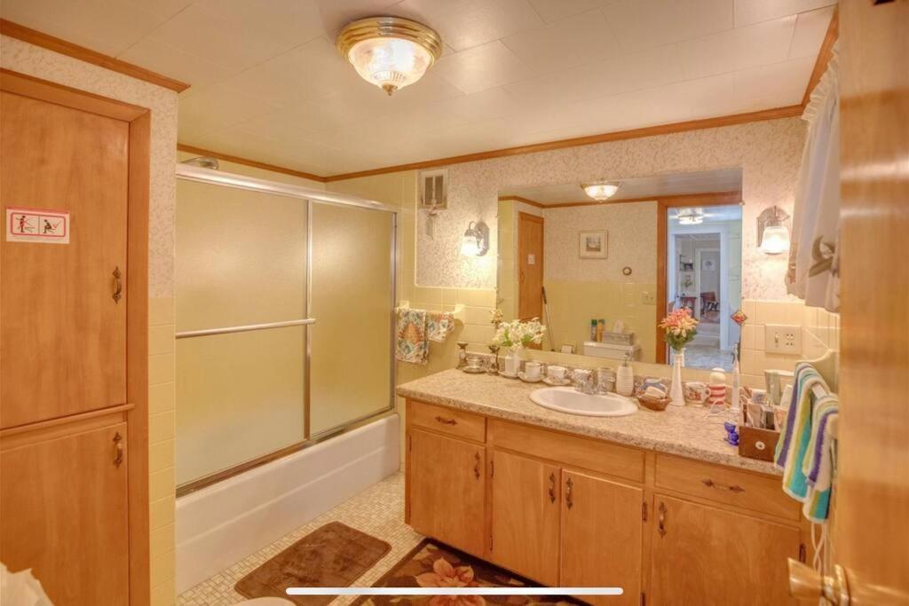 Cute 6-Bedroom Getaway In The Heart Of ליטלטון מראה חיצוני תמונה