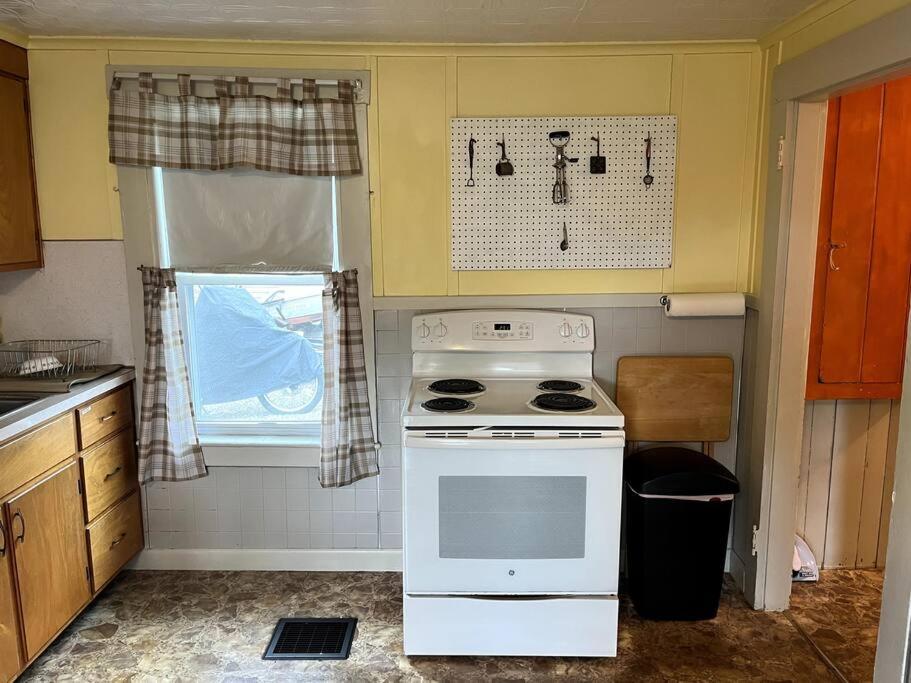 Cute 6-Bedroom Getaway In The Heart Of ליטלטון מראה חיצוני תמונה