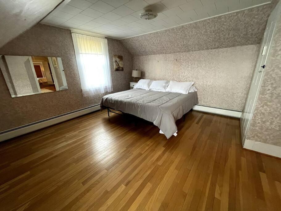 Cute 6-Bedroom Getaway In The Heart Of ליטלטון מראה חיצוני תמונה